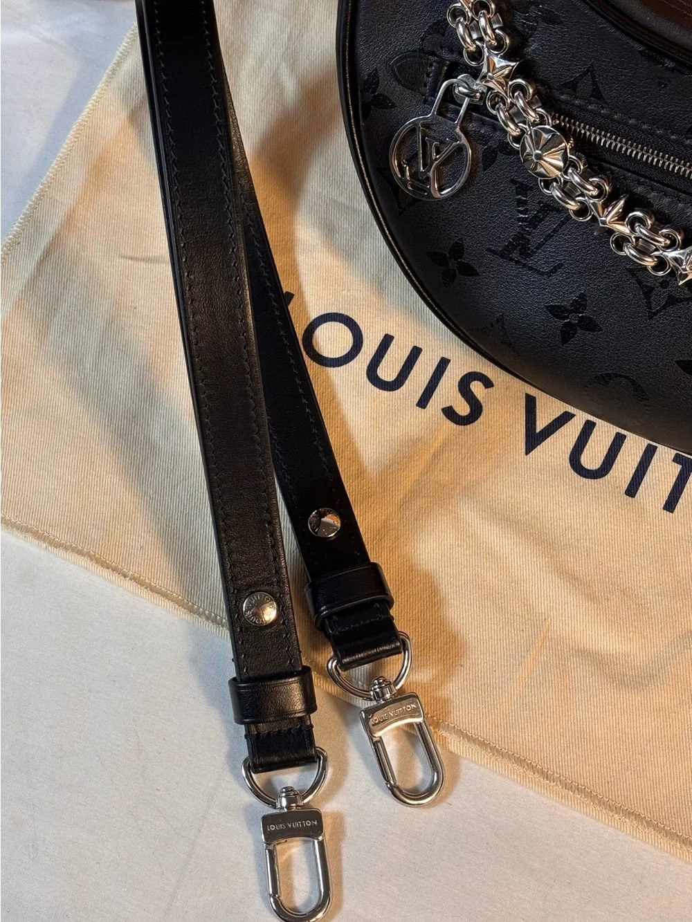 Louis Vuitton excellent chain